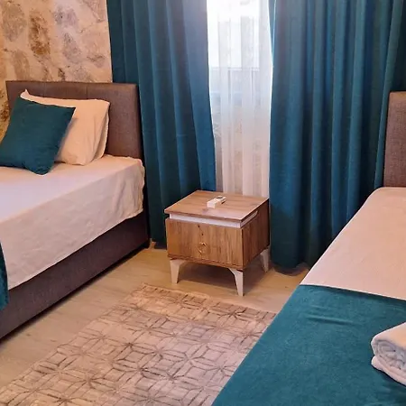 Vila Havuzlu Tas Yapi Kiralik