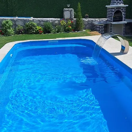 Havuzlu Tas Yapi Kiralik *