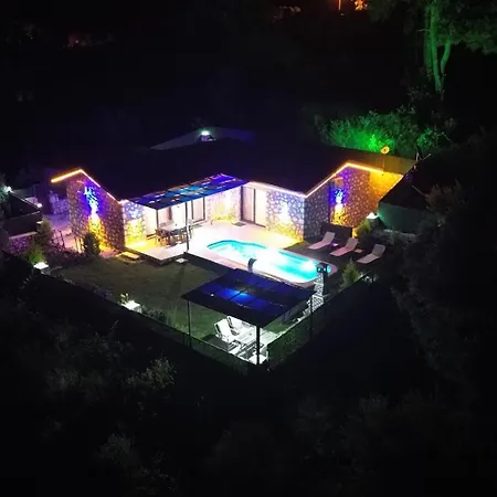 Havuzlu Tas Yapi Kiralik